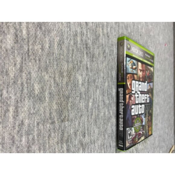 Grand Theft Auto IV Microsoft Xbox 360 Video Game - Picture 3 of 3